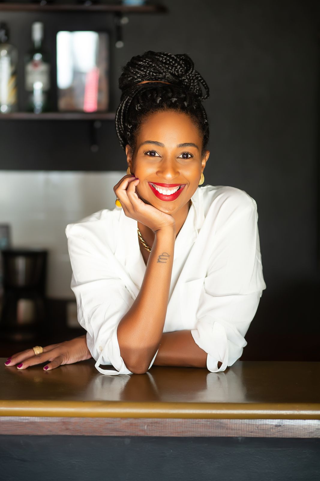 Retrato da confeiteira Carolina Santos, fundadora da Maravilhas da Carol, no Rio de Janeiro
